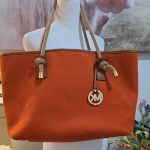 2010 Seasonal Collectipn Michael Kors Vibrant Orange-Clementine Tote
